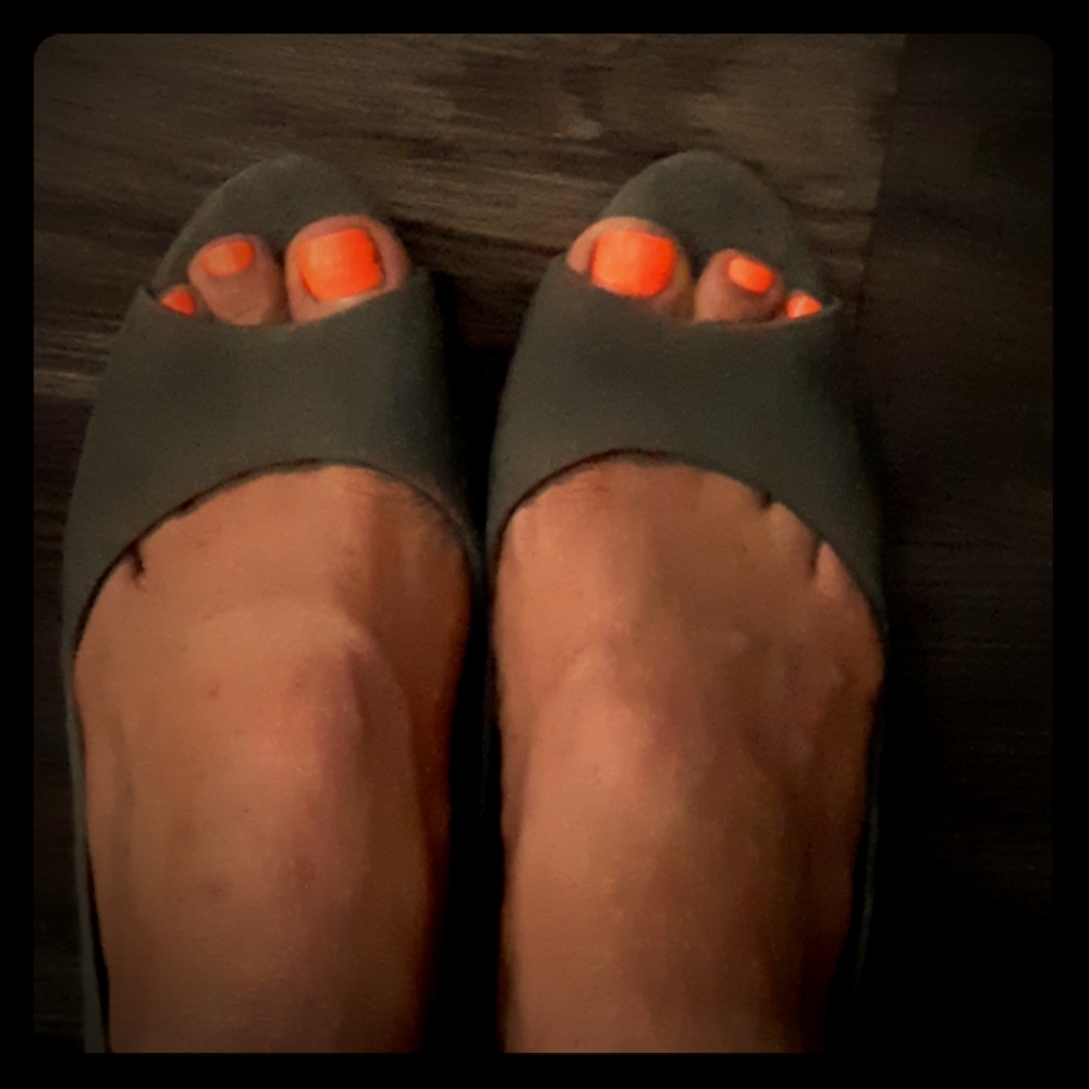 Beautiful Grey Soft Suede Wedges!